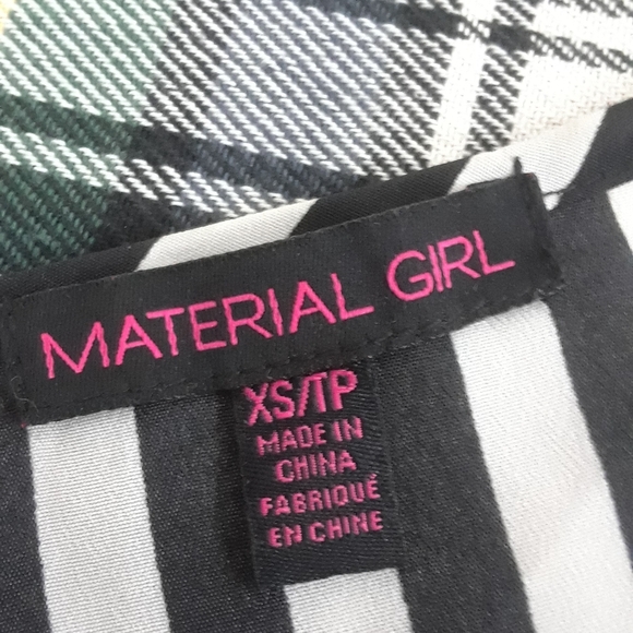 Size XS striped cute out heart shaped cropped top - Picture 10 of 11